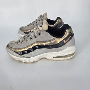 Nike Air Max 95 SE Metallic Platinum Bronze Youth 7Y / Women's 8.5 Shoes